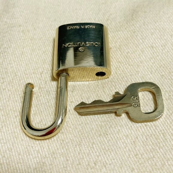 Louis Vuitton Set of 10 Lock & Key Cadena Key Lock Gold LOUIS VUITTON LV 10 SET PADLOCK KEY CHARM CADENA GOLD-PLATED FRANCE